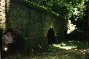 Meditation tunnels - Wat U Mong