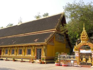 Exterior Wat Si Muang / Khmer ruins to the right