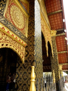 Stencils and design of Wat Xieng Thong