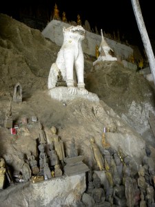 Tham Ting - lower cave of Pak Ou