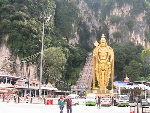 Lord Muruga Statue and stairway into Batu Caves
